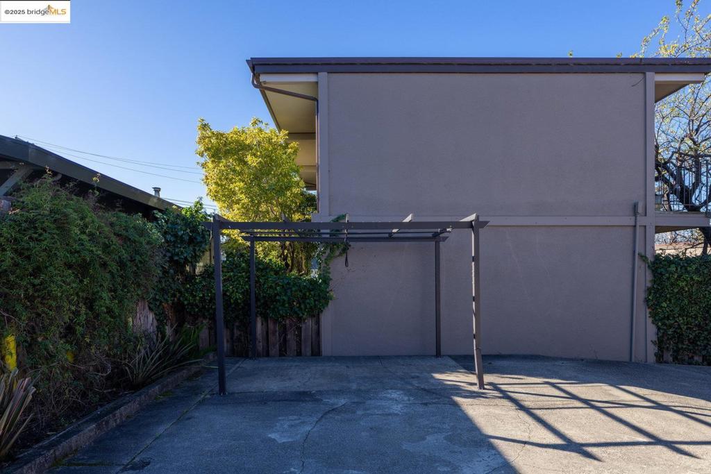 1714 Solano Ave Property Photo 13