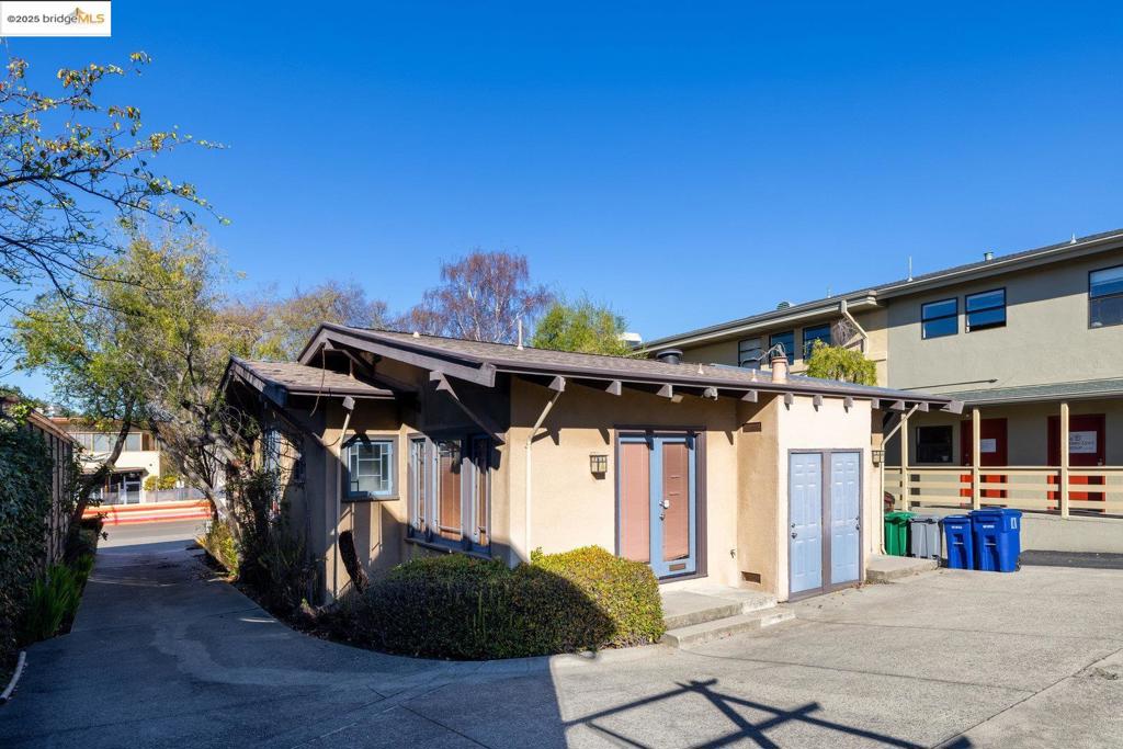 1714 Solano Ave Property Photo 14
