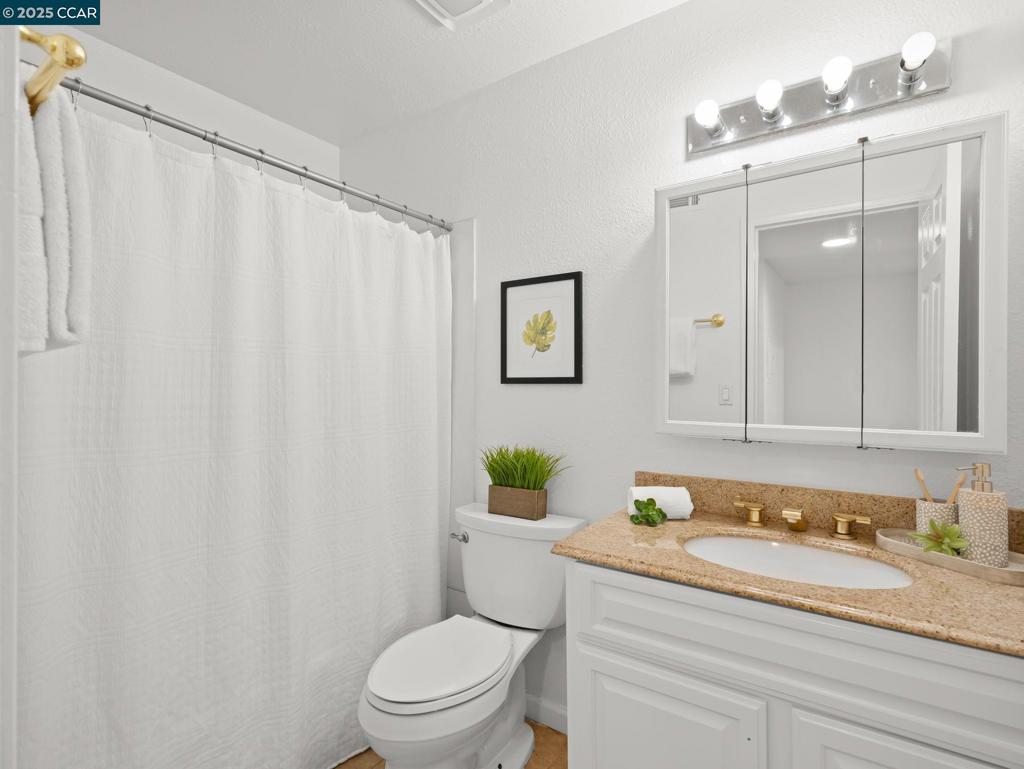 200 El Dorado Ave 17 Property Photo 5