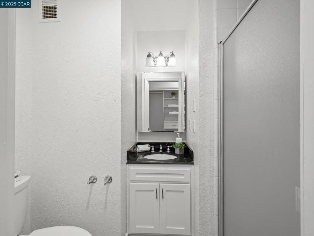 200 El Dorado Ave 17 Property Photo 12