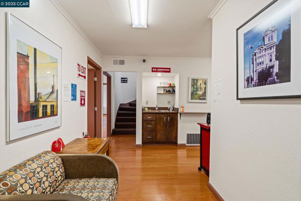 344 Harriet St Property Photo 25