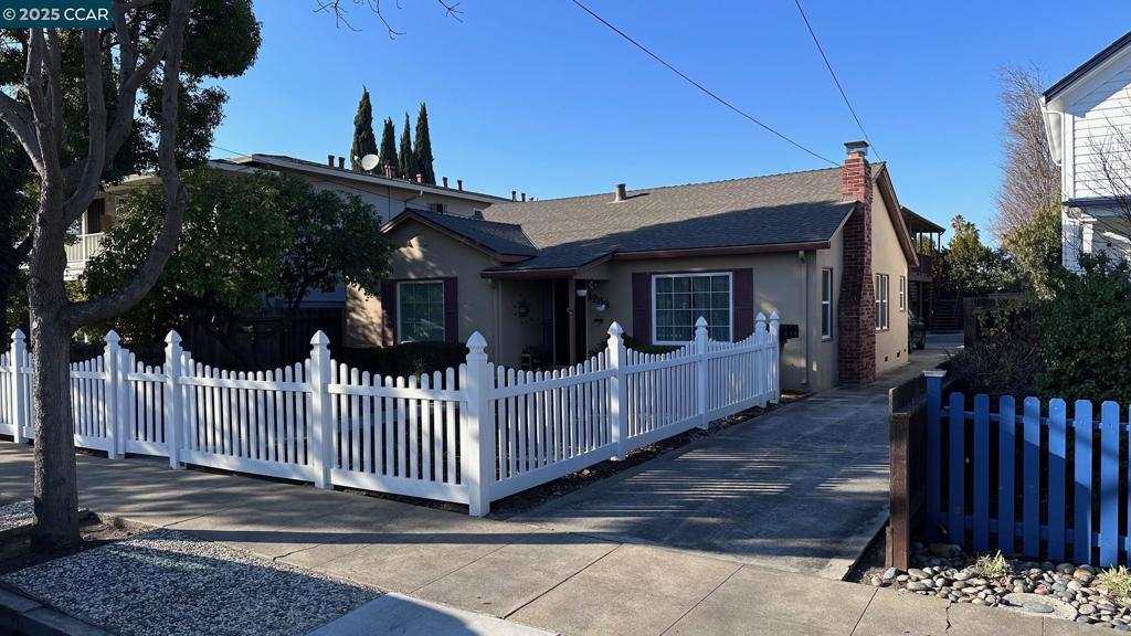 1239 Harrison St Property Photo 2