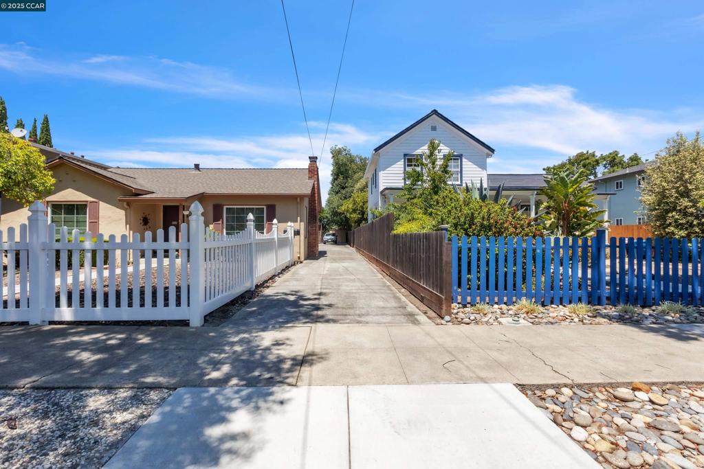 1239 Harrison St Property Photo 8