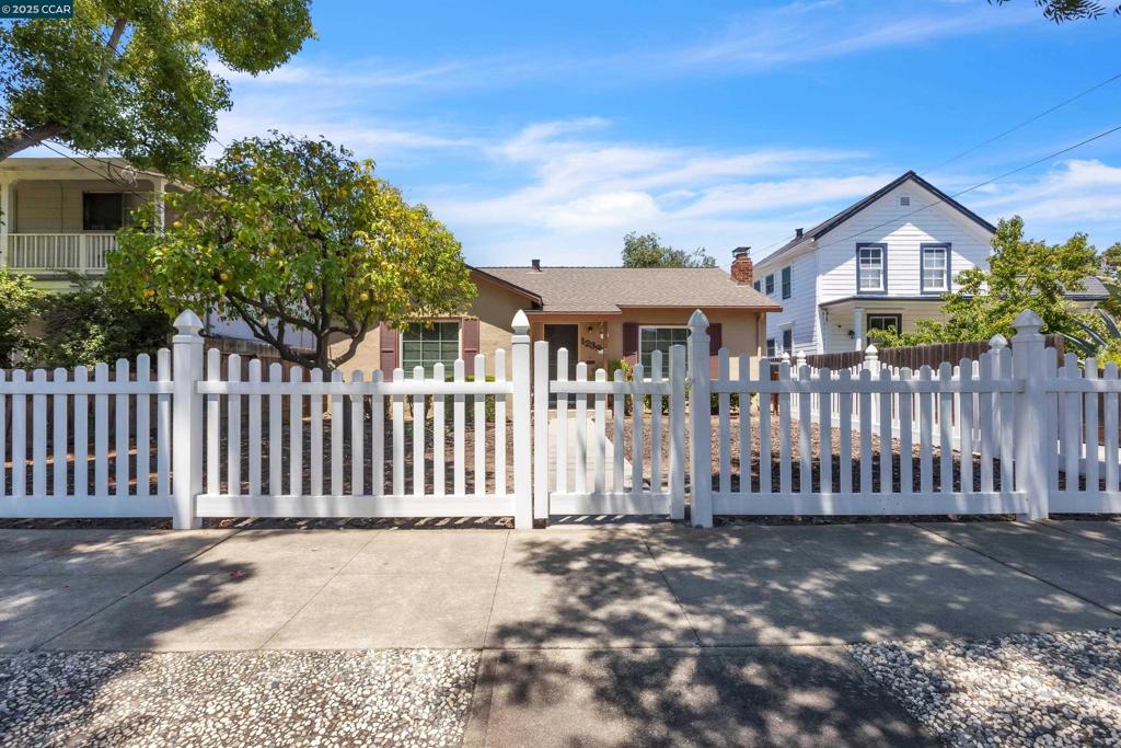 1239 Harrison St Property Photo 10