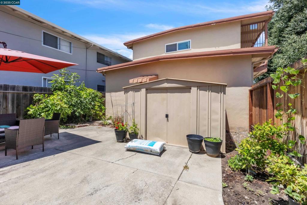 1239 Harrison St Property Photo 14