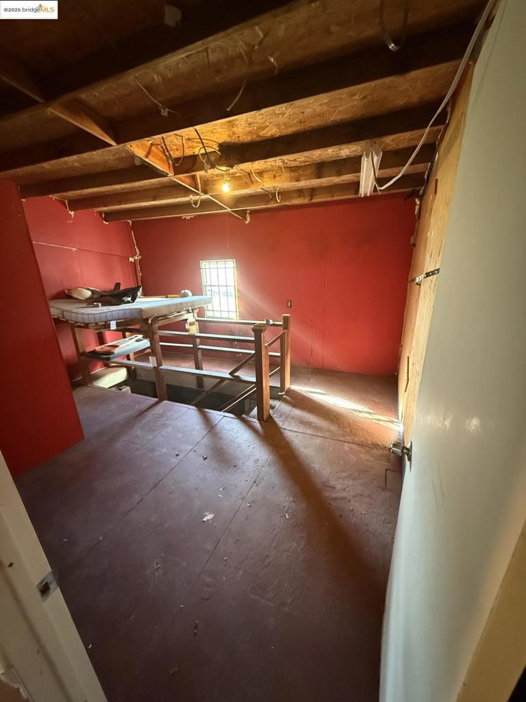 840 Pine St Property Photo 7
