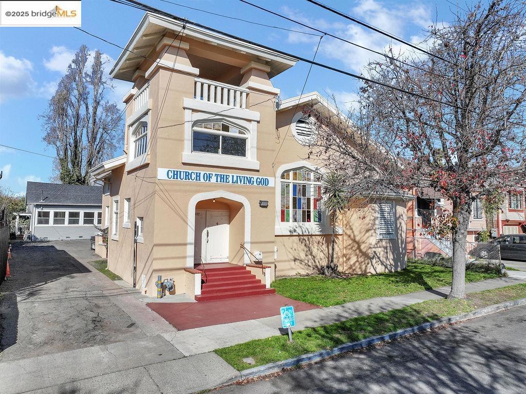 1957 Harrington Ave Property Photo 1