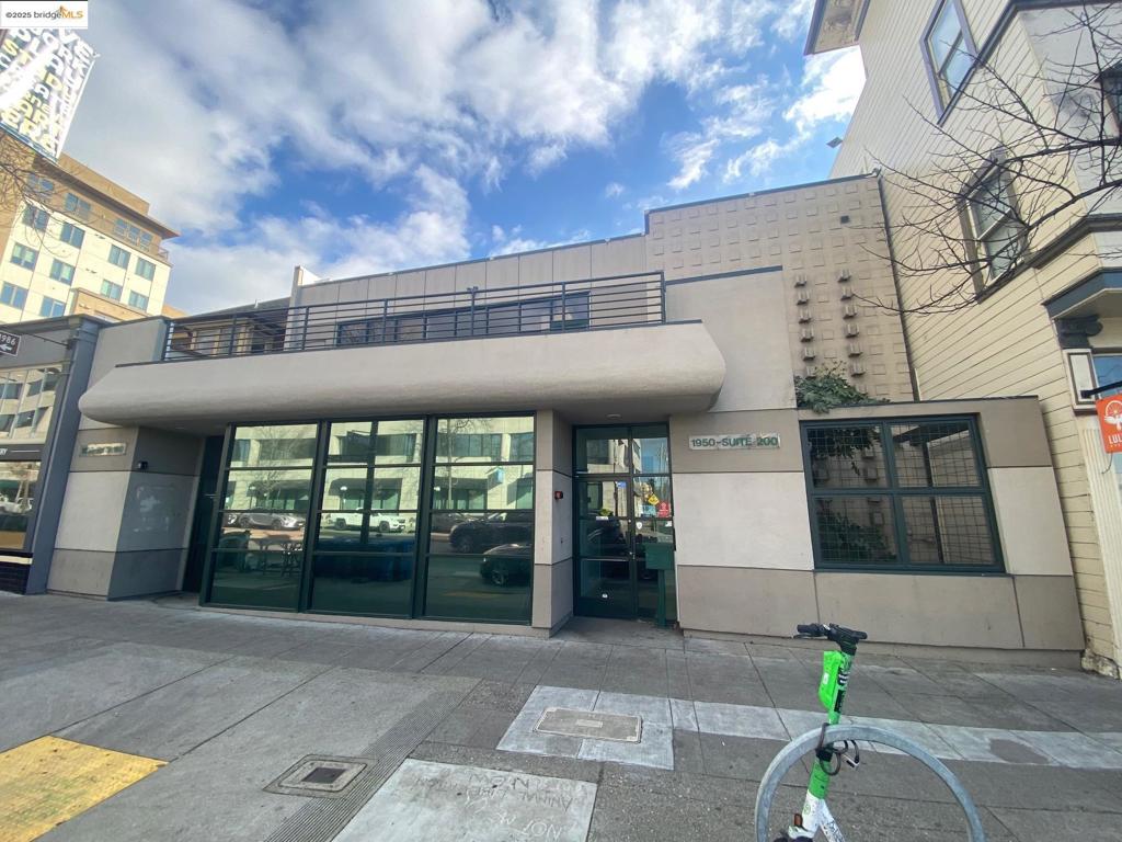 1950 University Ave Property Photo