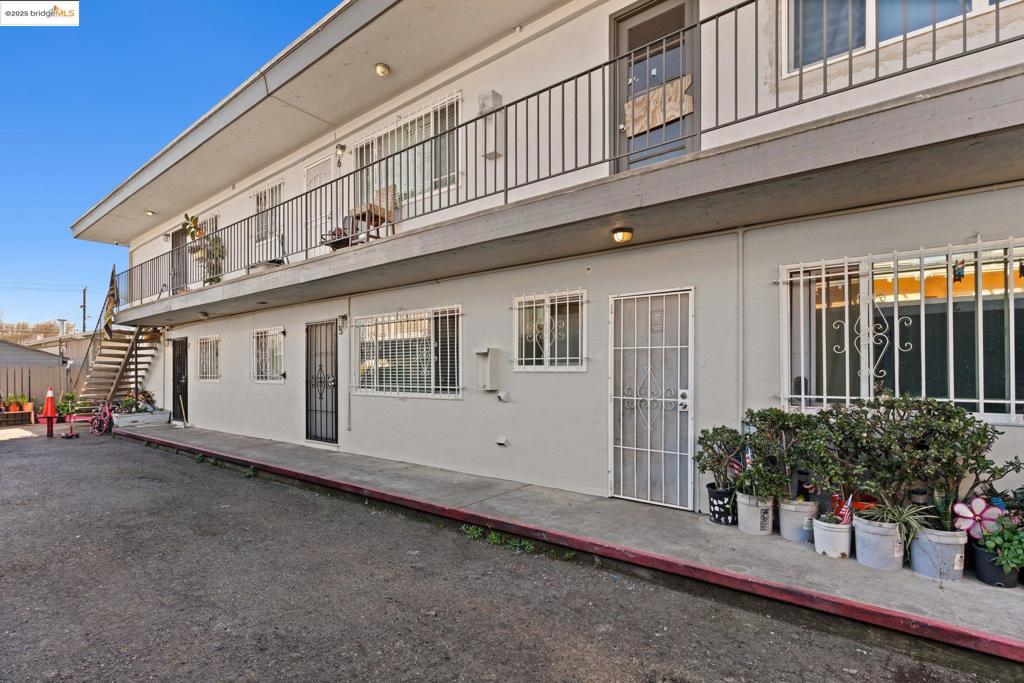1630 35th Property Photo 3
