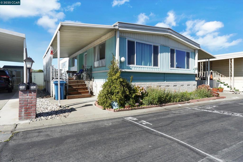 340 Avenida Flores Property Photo