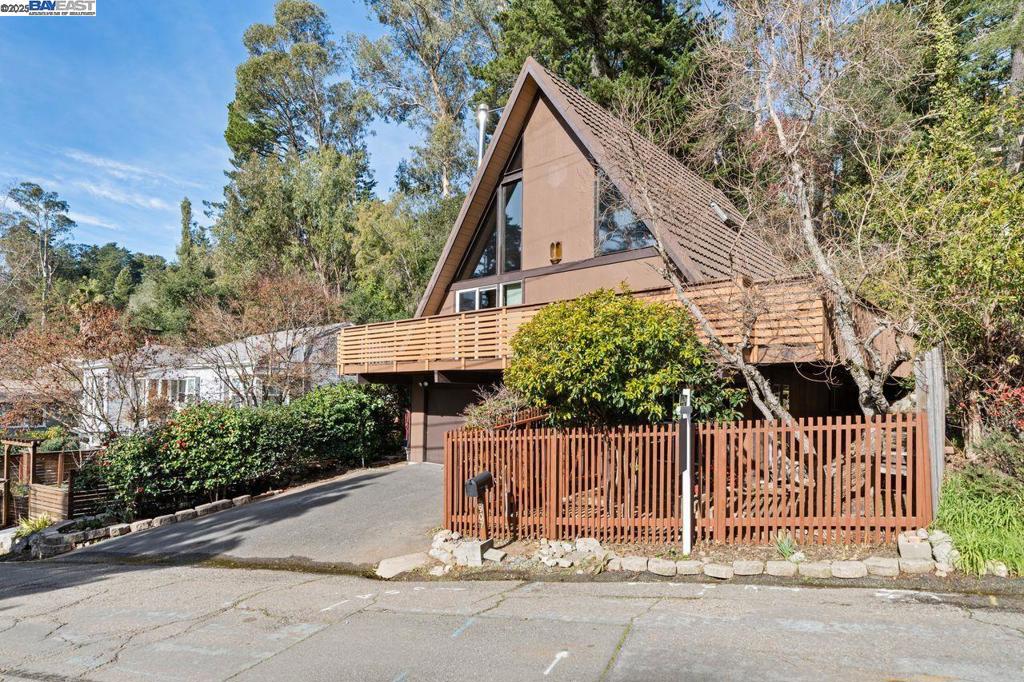 6907 Saroni Dr Property Photo 5