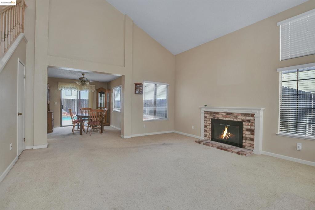 2704 Lobelia Ct Property Photo 5