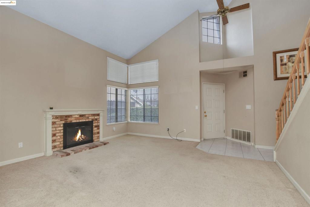 2704 Lobelia Ct Property Photo 6