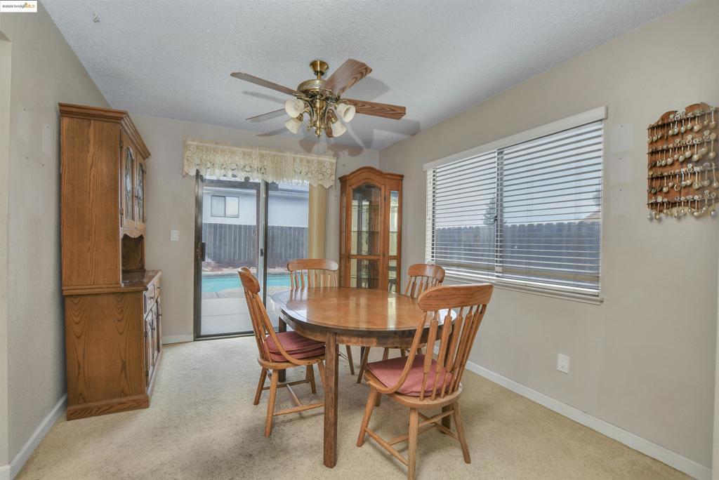 2704 Lobelia Ct Property Photo 7