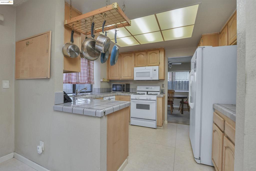 2704 Lobelia Ct Property Photo 8