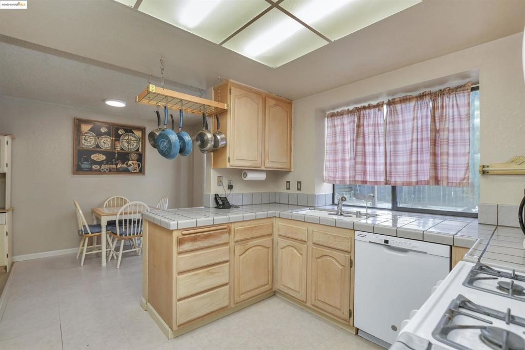 2704 Lobelia Ct Property Photo 10