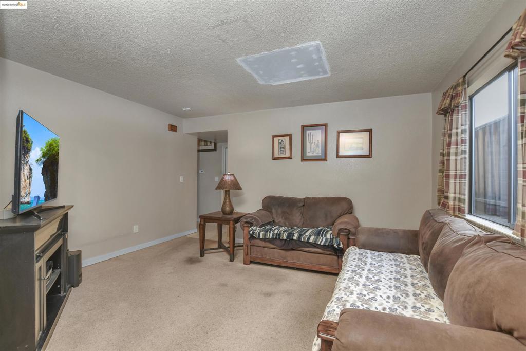 2704 Lobelia Ct Property Photo 12