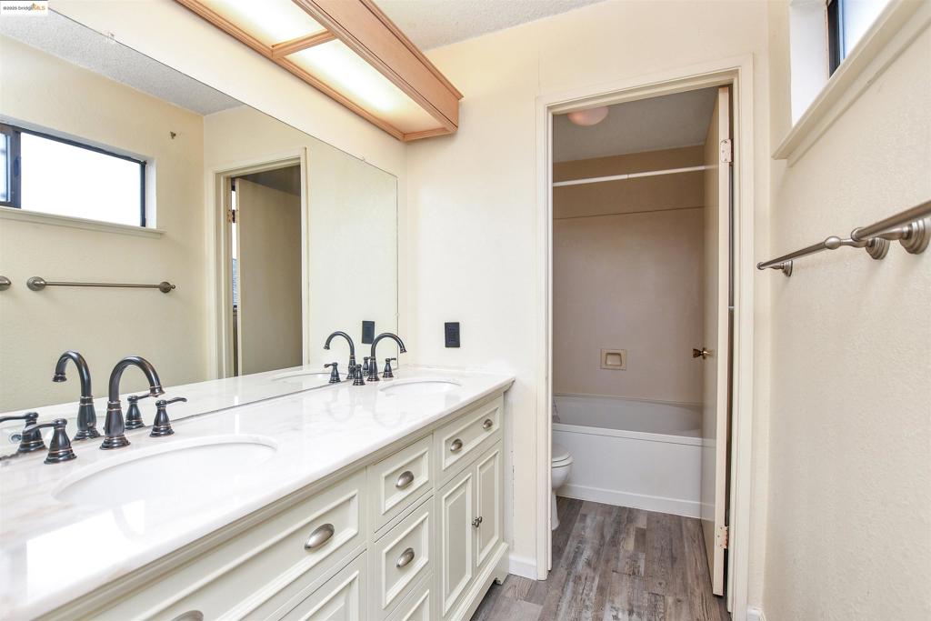 2704 Lobelia Ct Property Photo 22