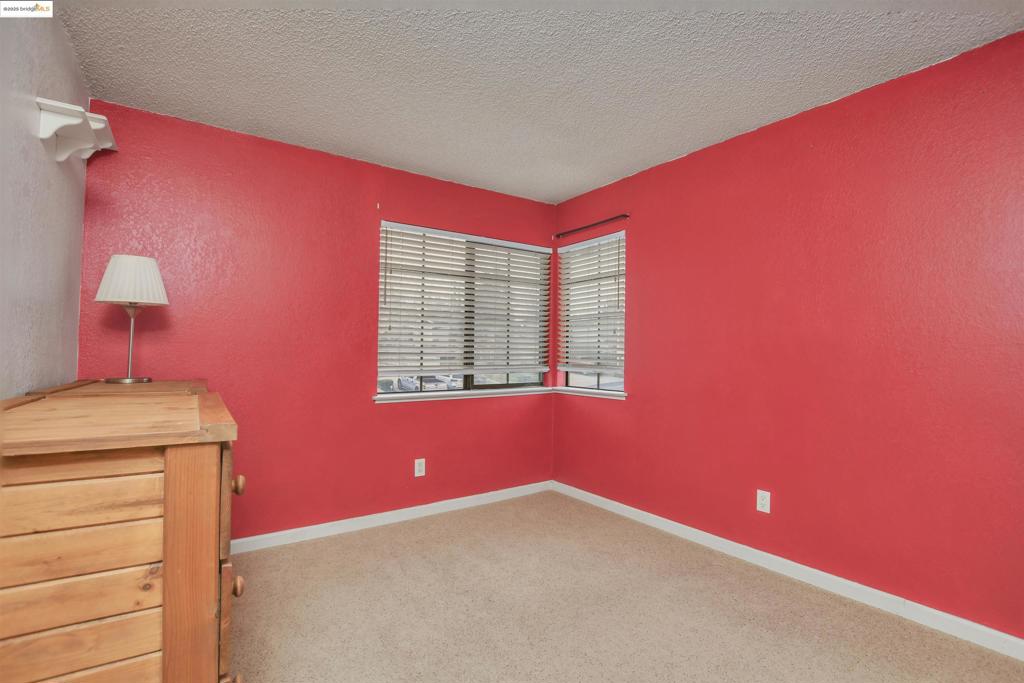 2704 Lobelia Ct Property Photo 23
