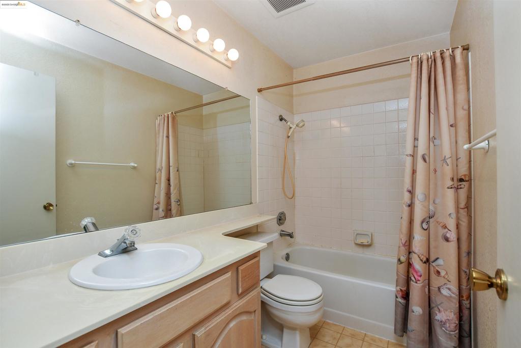 2704 Lobelia Ct Property Photo 25