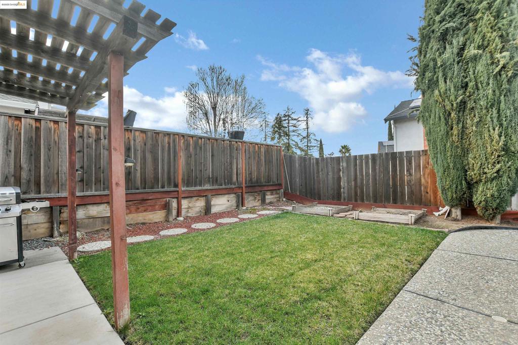 2704 Lobelia Ct Property Photo 32