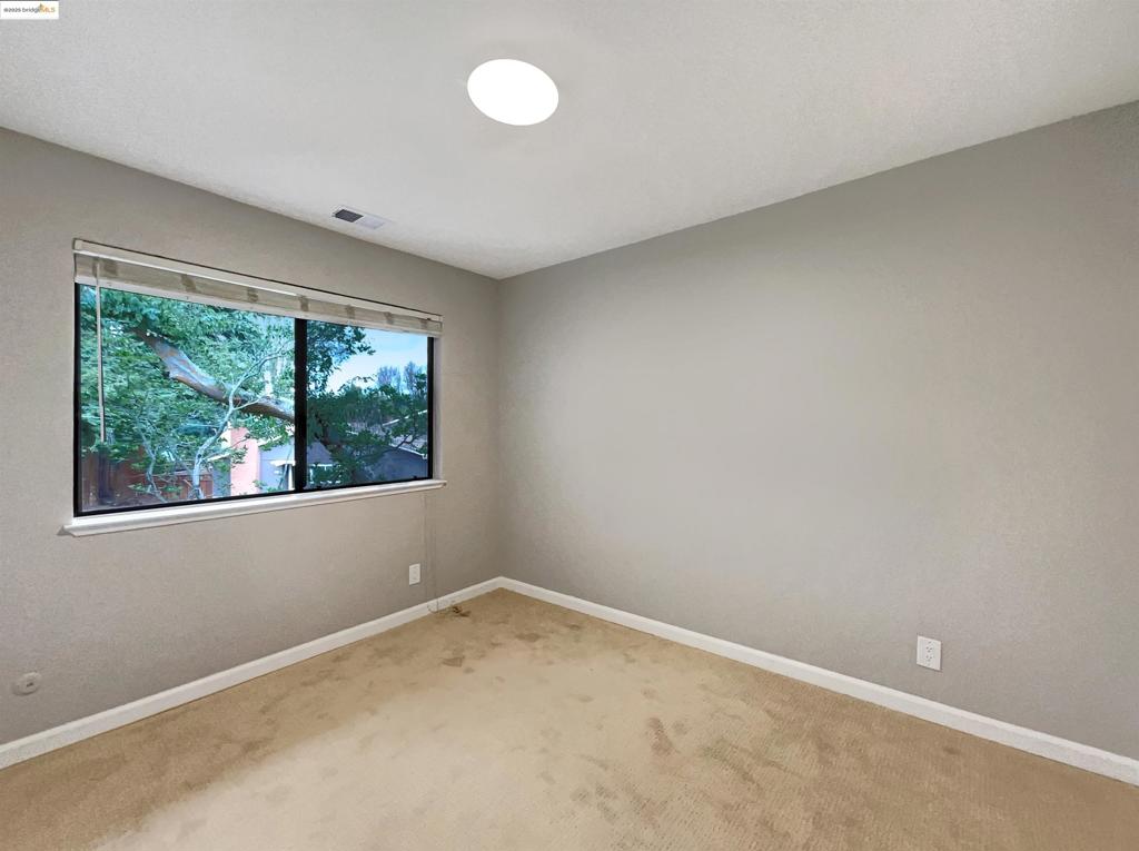 175 Midland Way Property Photo 5