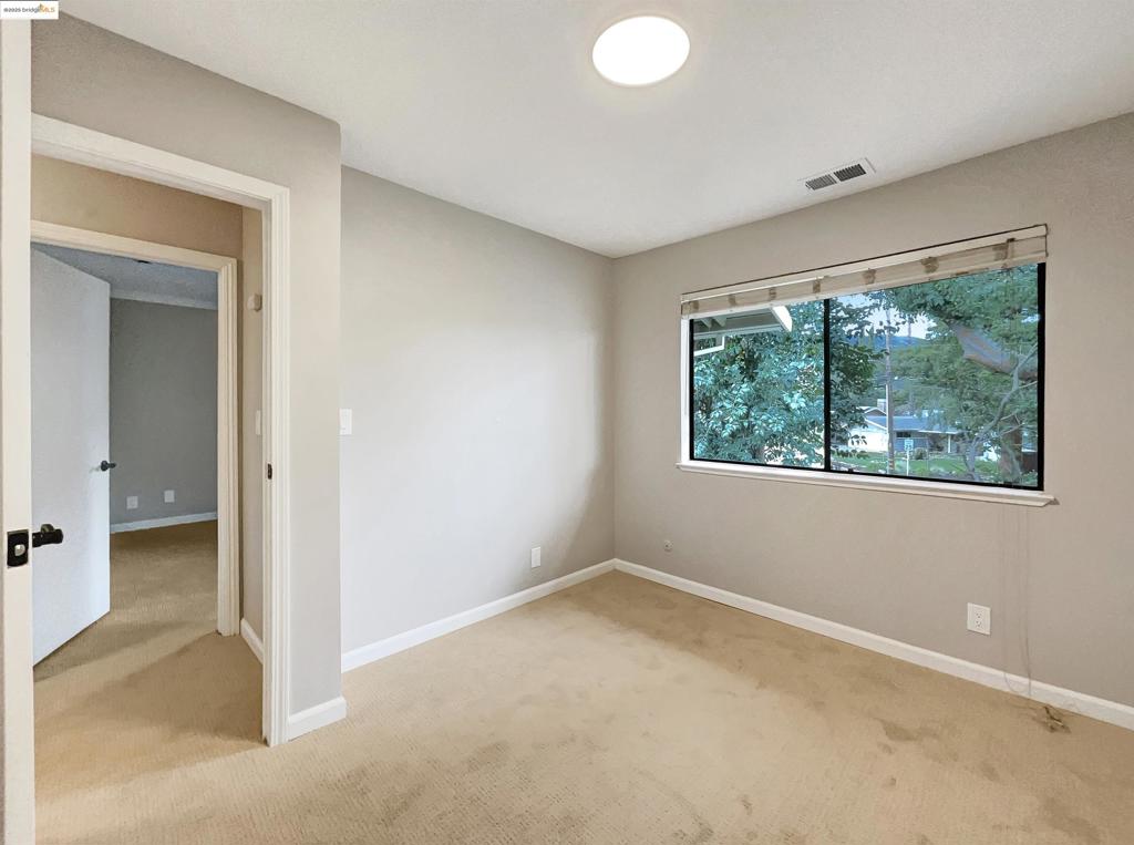 175 Midland Way Property Photo 10