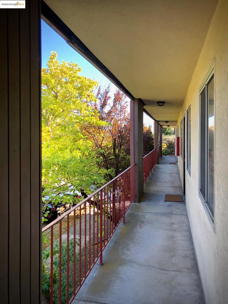 2180 Ashby Ave Property Photo 15
