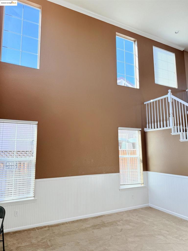 448 Shannon Way Property Photo 5