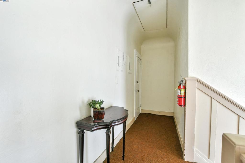 350 Adams St Property Photo 5