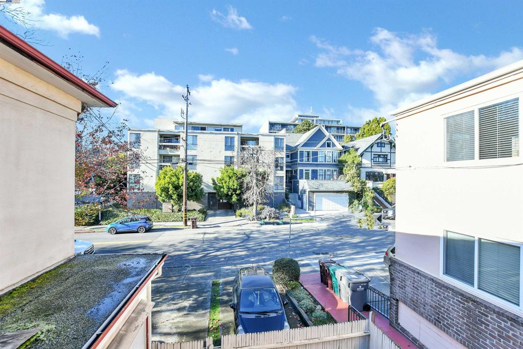 350 Adams St Property Photo 16