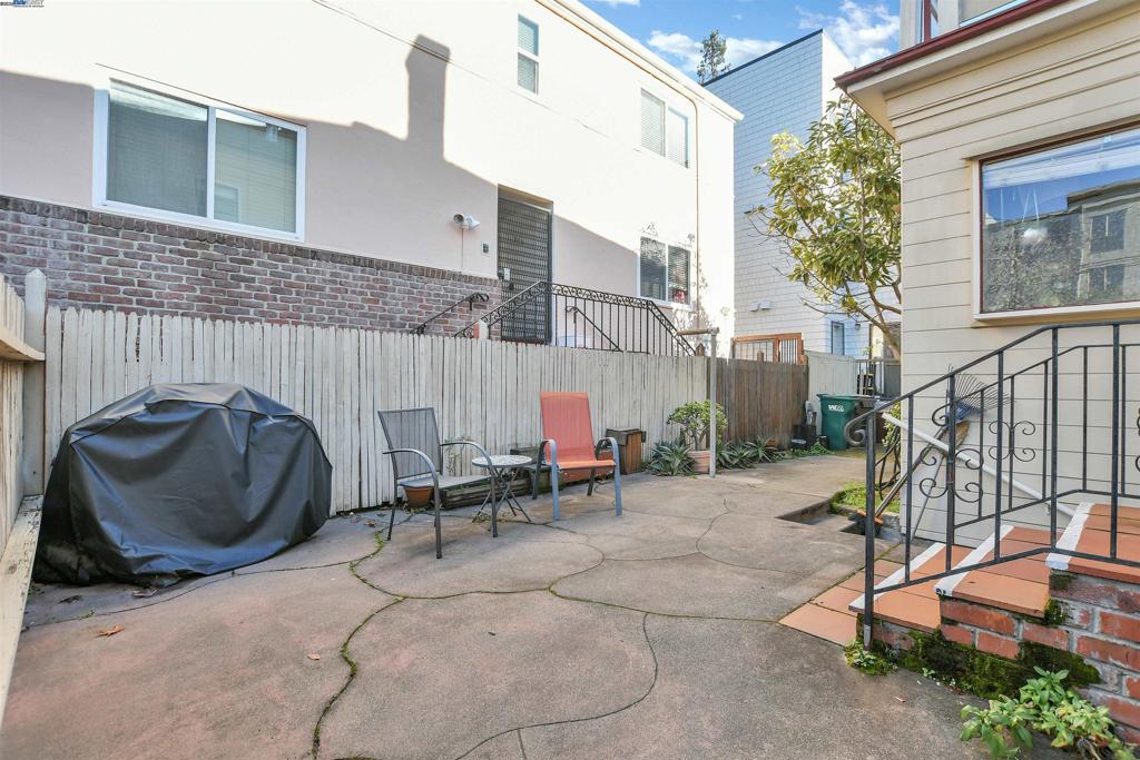 350 Adams St Property Photo 18