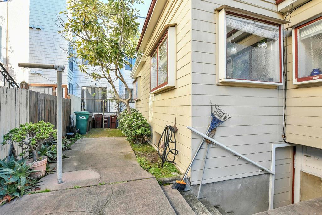 350 Adams St Property Photo 19