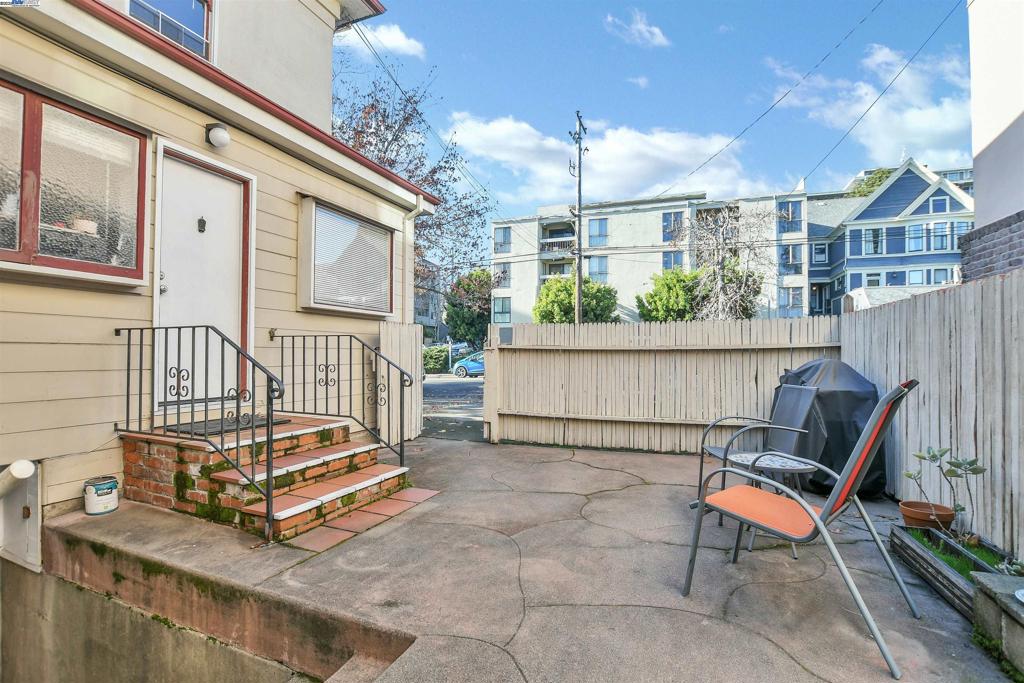 350 Adams St Property Photo 20