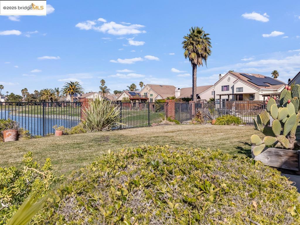 1200 Saint Andrews Dr Property Photo 5