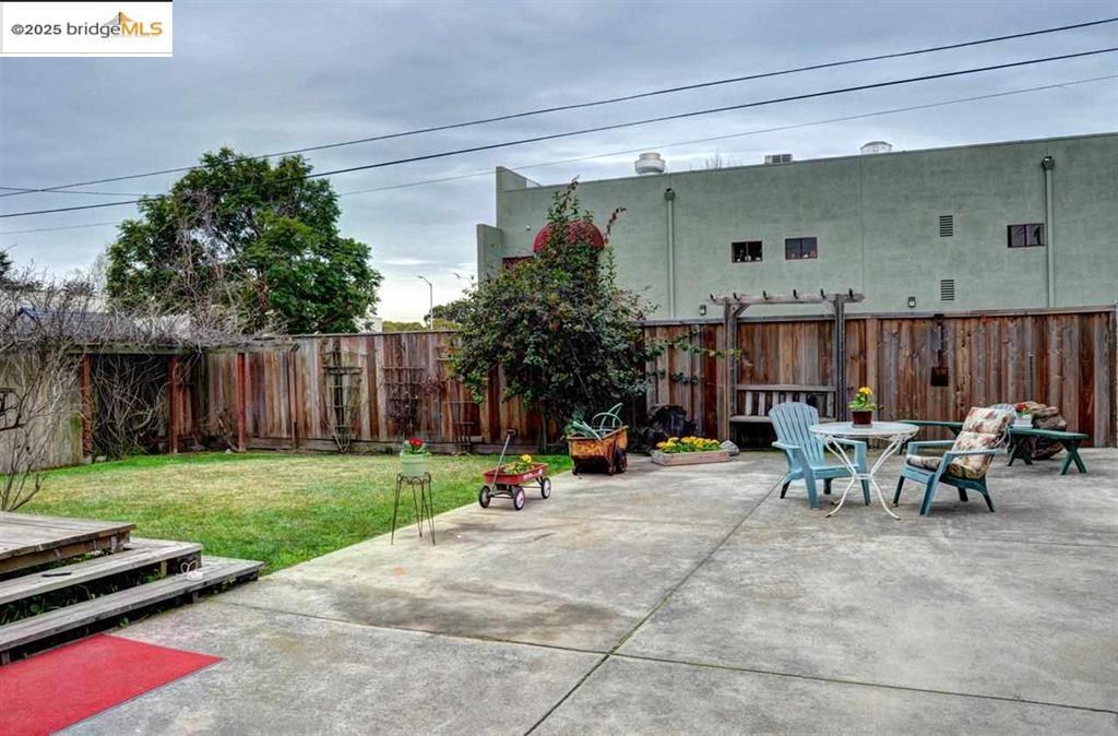 986 Kains Ave Property Photo 23