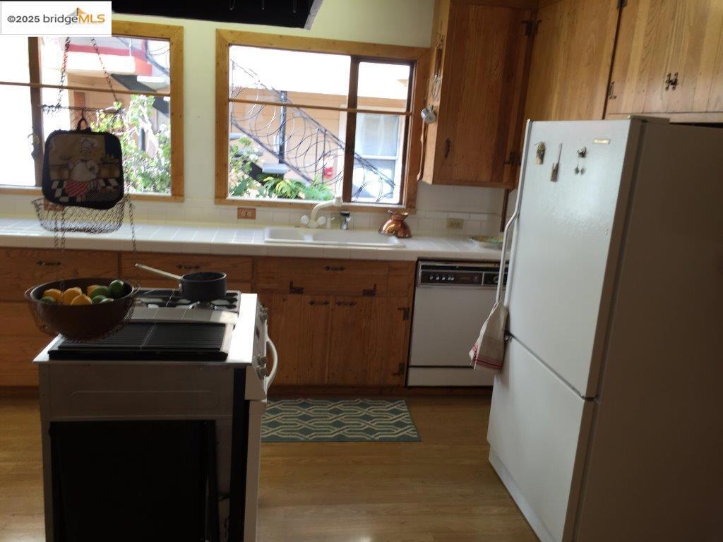 986 Kains Ave Property Photo 38