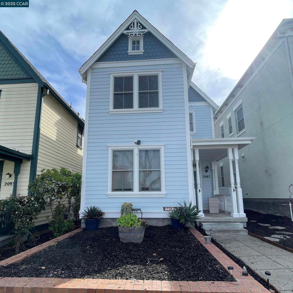 2087 Railroad Ave Property Photo