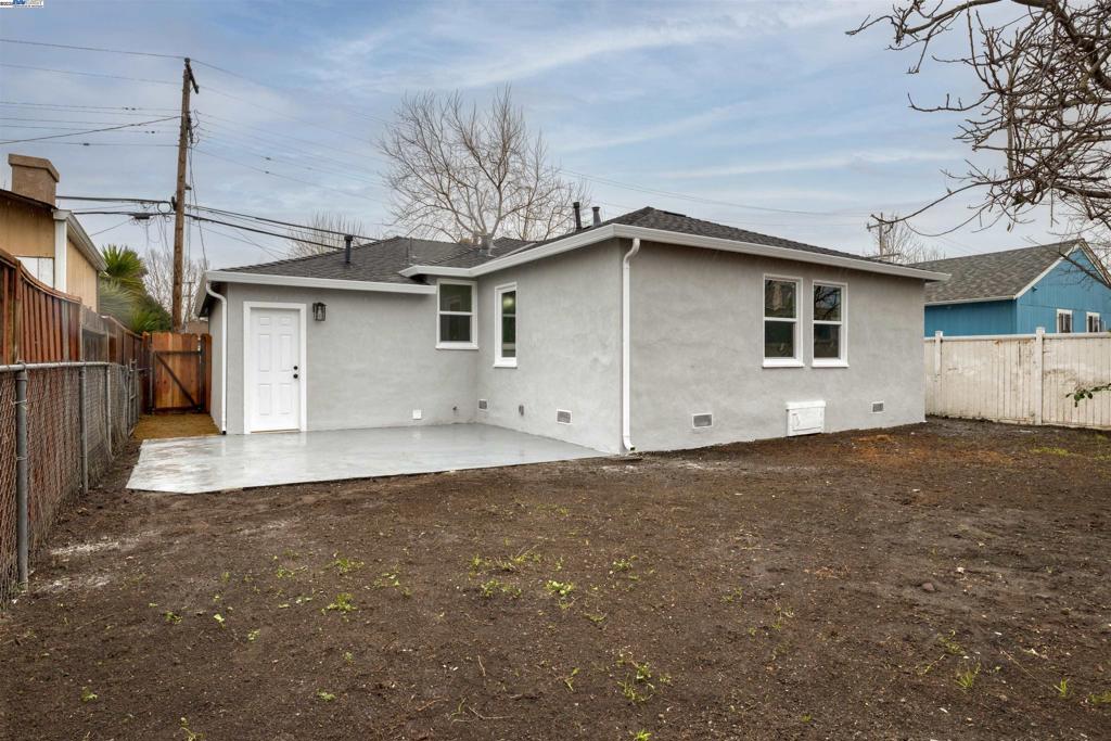 577 Capistrano Dr Property Photo 21