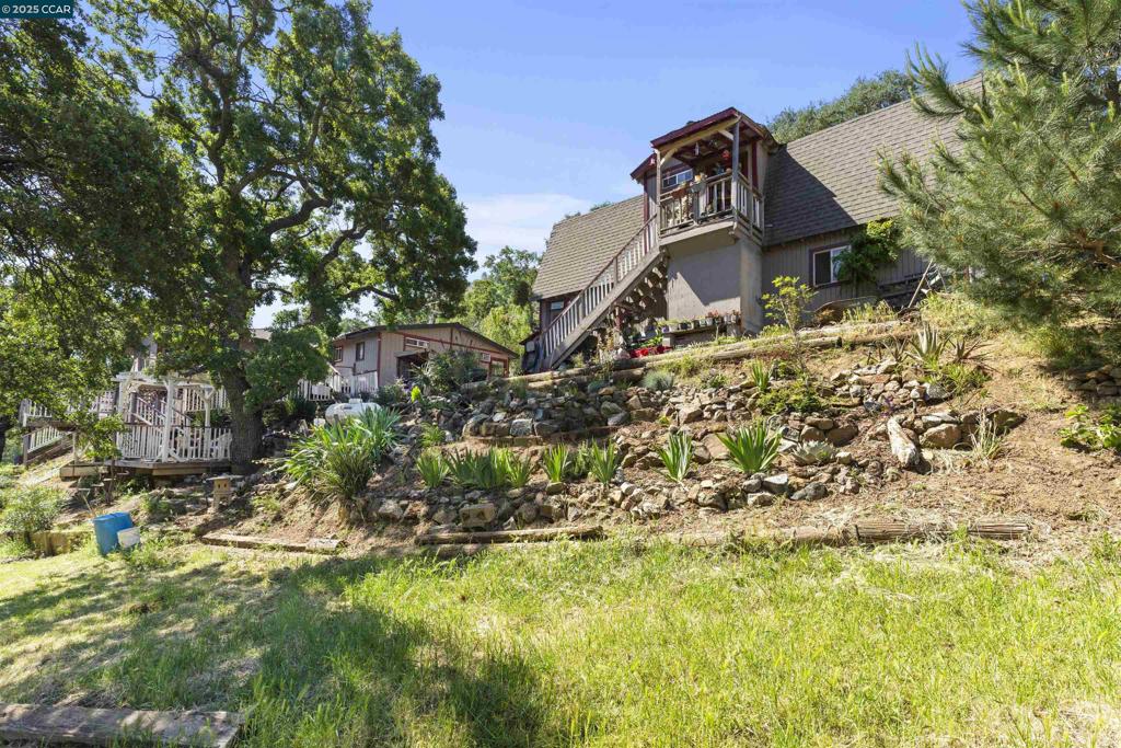 1585 Lower Trail Rd Property Photo