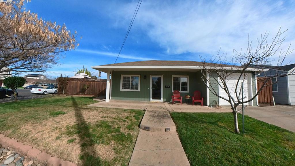 692 Adelle St Property Photo 1