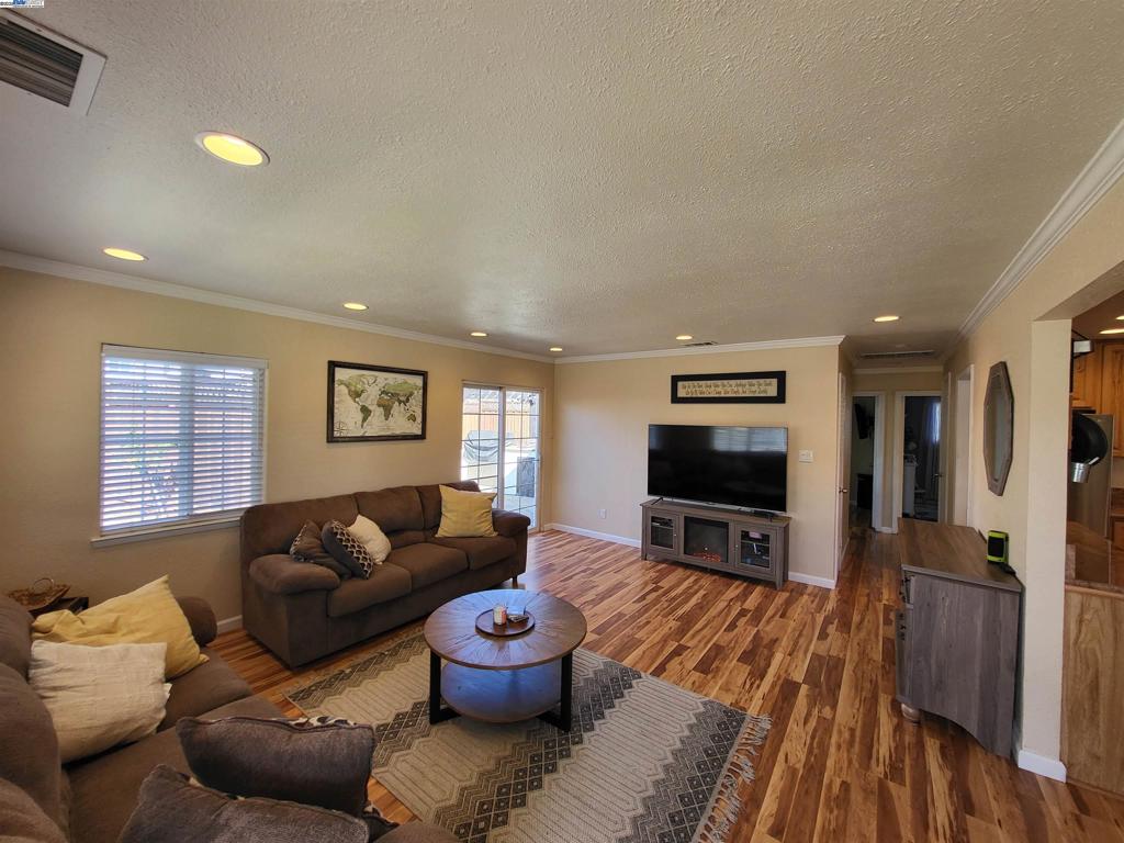 692 Adelle St Property Photo 2