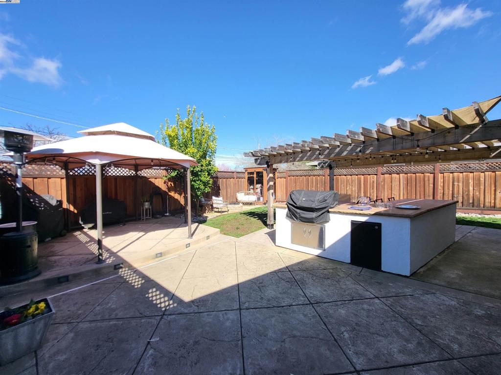 692 Adelle St Property Photo 14