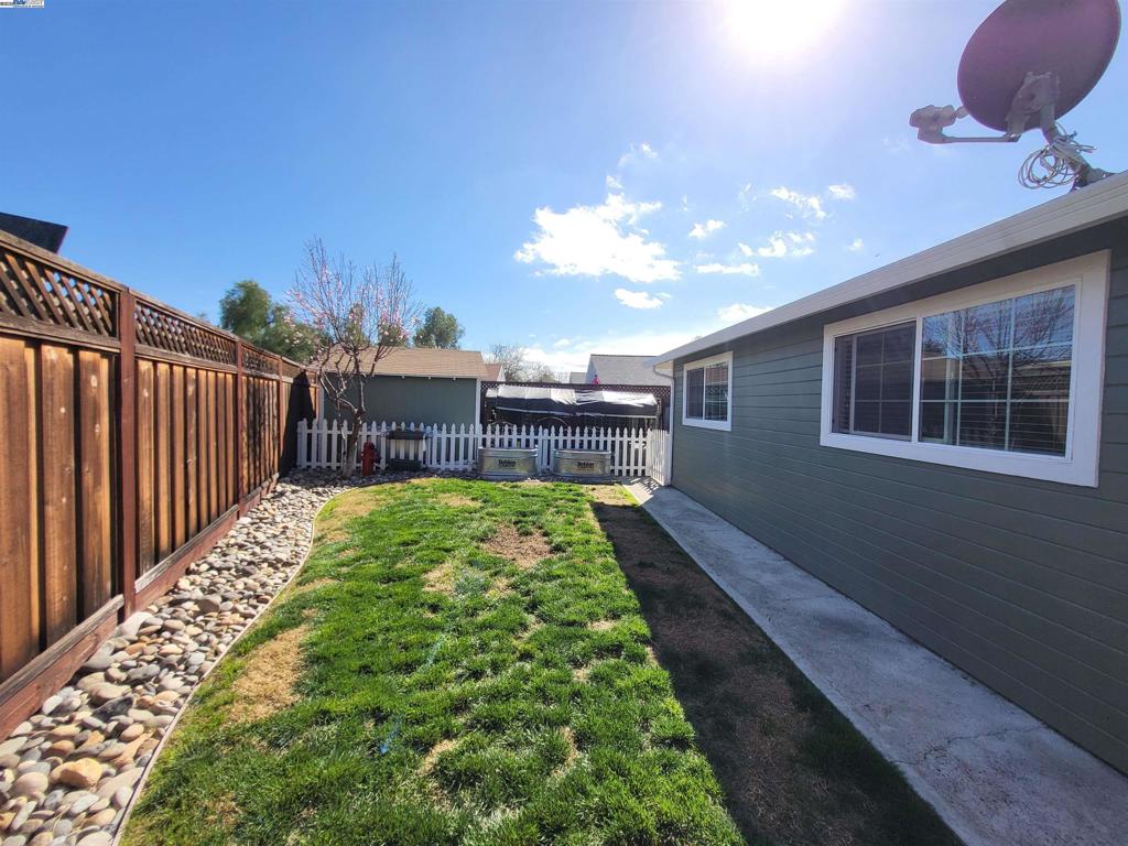 692 Adelle St Property Photo 16