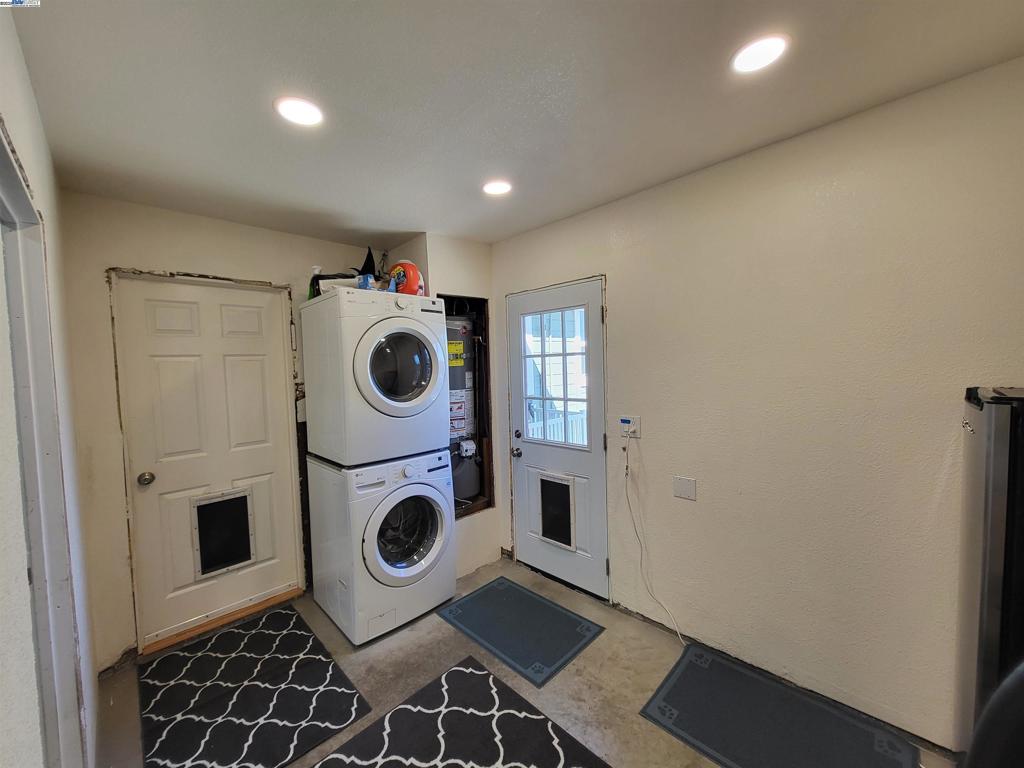 692 Adelle St Property Photo 18