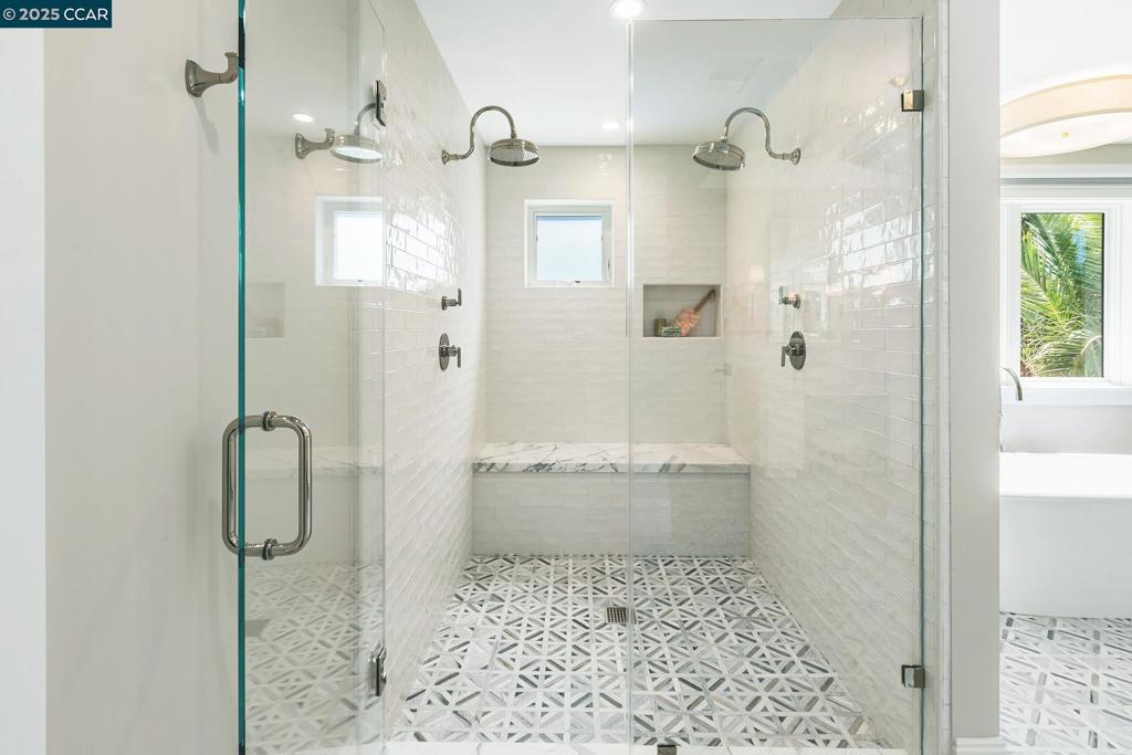 2488 Roundhill Dr Property Photo 32