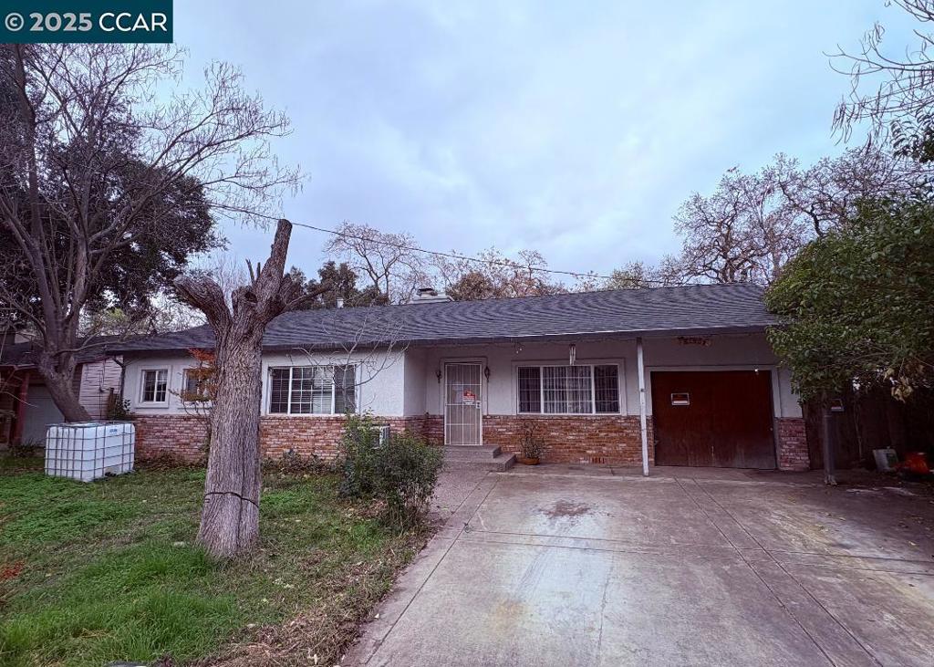 1300 Pear Dr Property Photo