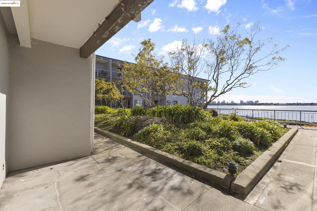 3 Admiral F263 Property Photo