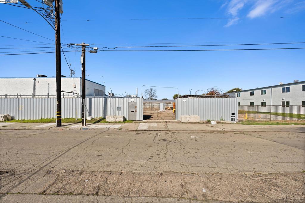 937 75th Ave Property Photo 1