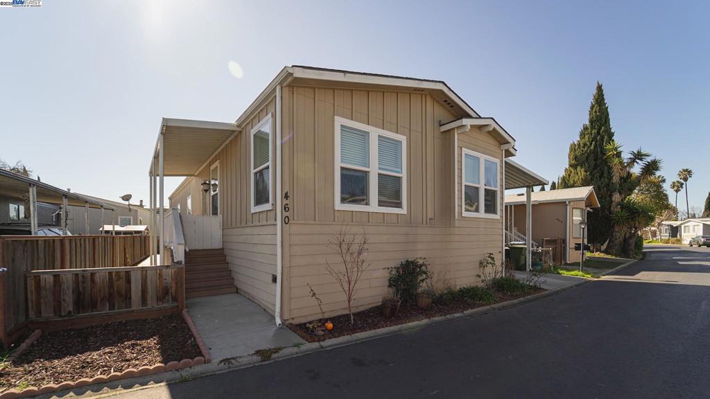 460 Pinefield Property Photo 4